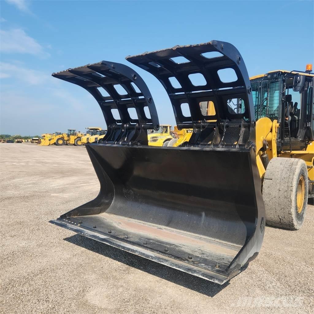 CAT 938M Kolesové nakladače
