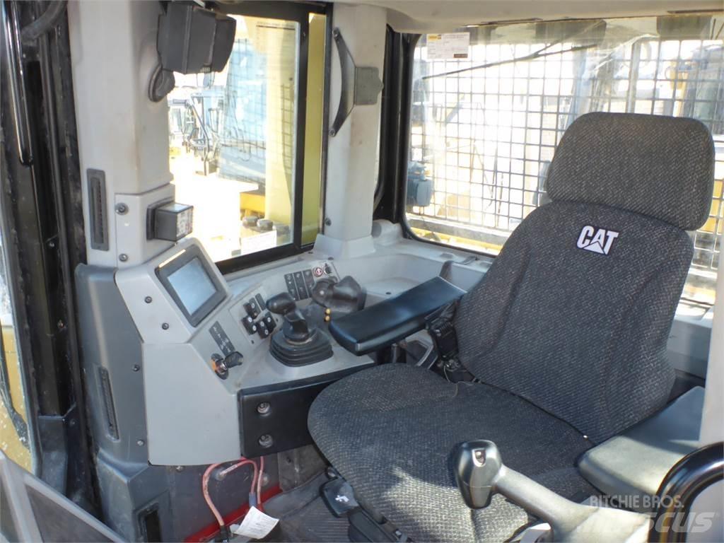 CAT D8T Pásové dozéry