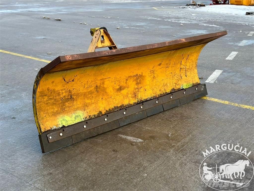 Borup , 2,7 m. Ďalšie poľnohospodárske stroje