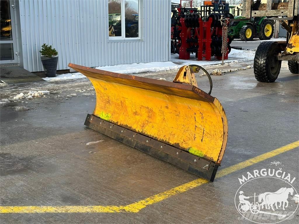 Borup , 2,7 m. Ďalšie poľnohospodárske stroje