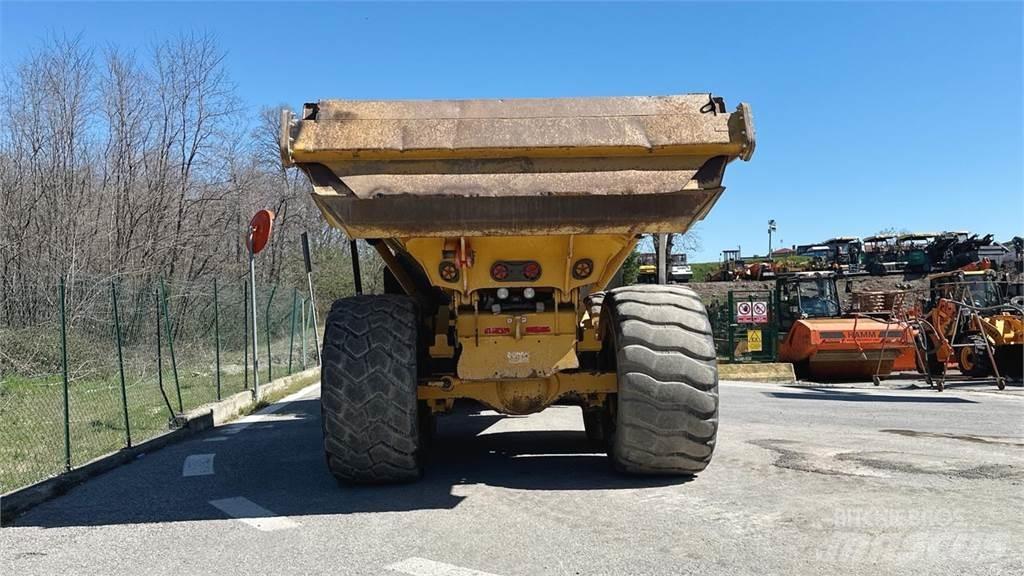 Bell B30E 6x6 Stavebné sklápače