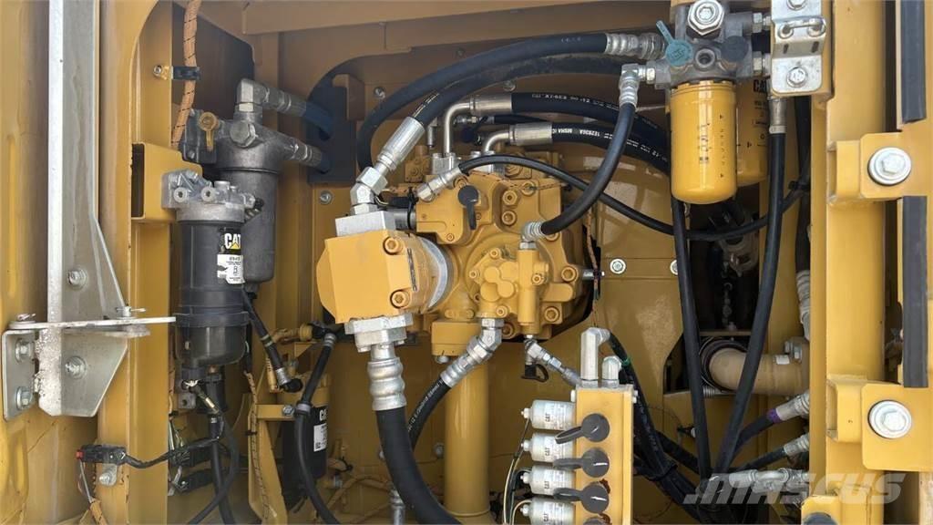 CAT 323 FLN Pásové rýpadlá