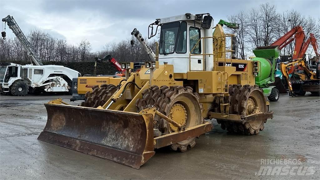 CAT 825C Pásové dozéry