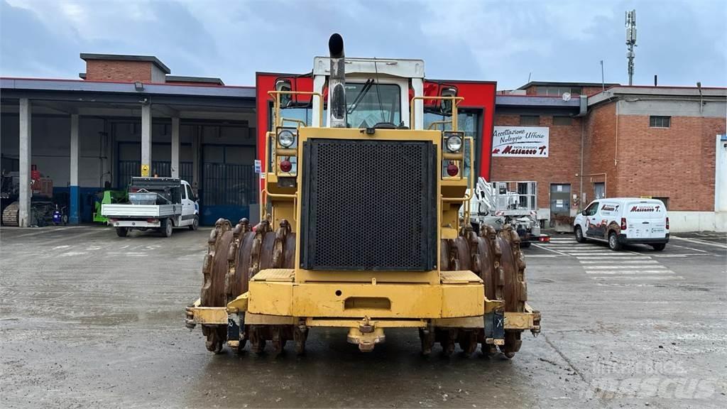 CAT 825C Pásové dozéry