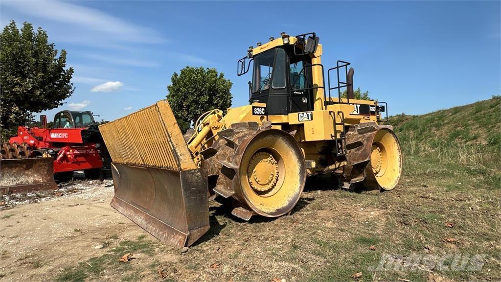 CAT 826C Pásové dozéry