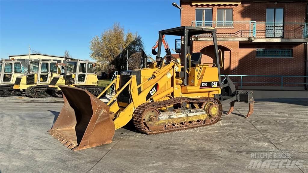 CAT 935C Kolesové nakladače