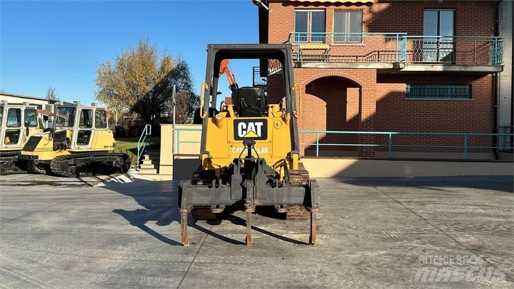 CAT 935C Kolesové nakladače
