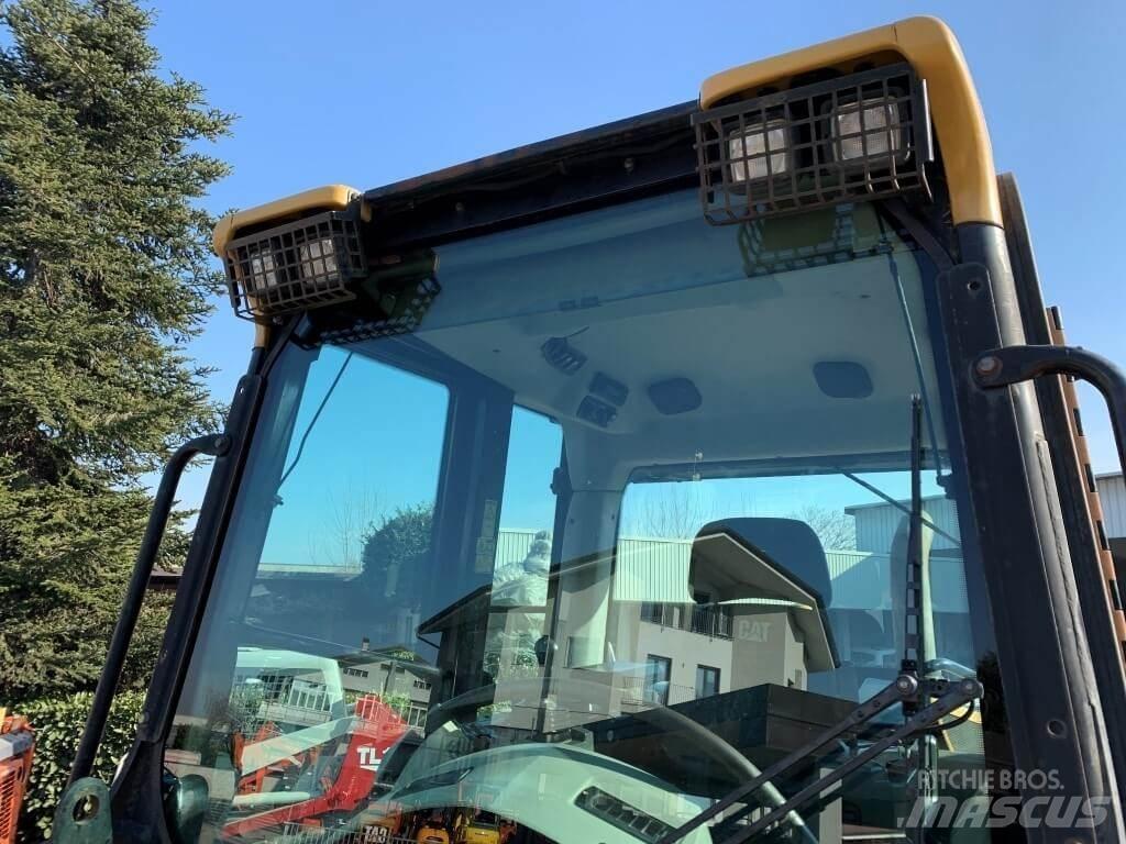 CAT 963D Kolesové nakladače