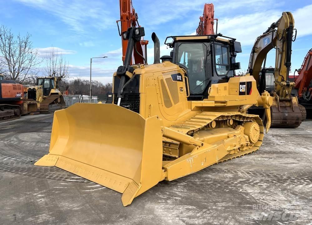 CAT D7E Pásové dozéry