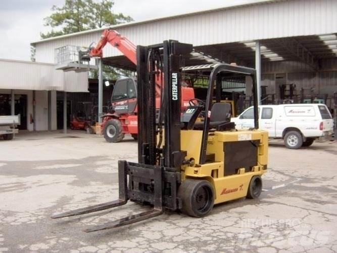 CAT M100D Akumulátorové vozíky