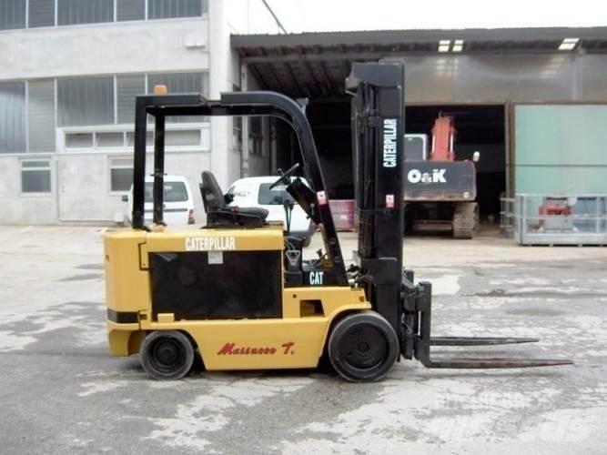 CAT M100D Akumulátorové vozíky