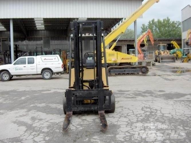 CAT M100D Akumulátorové vozíky