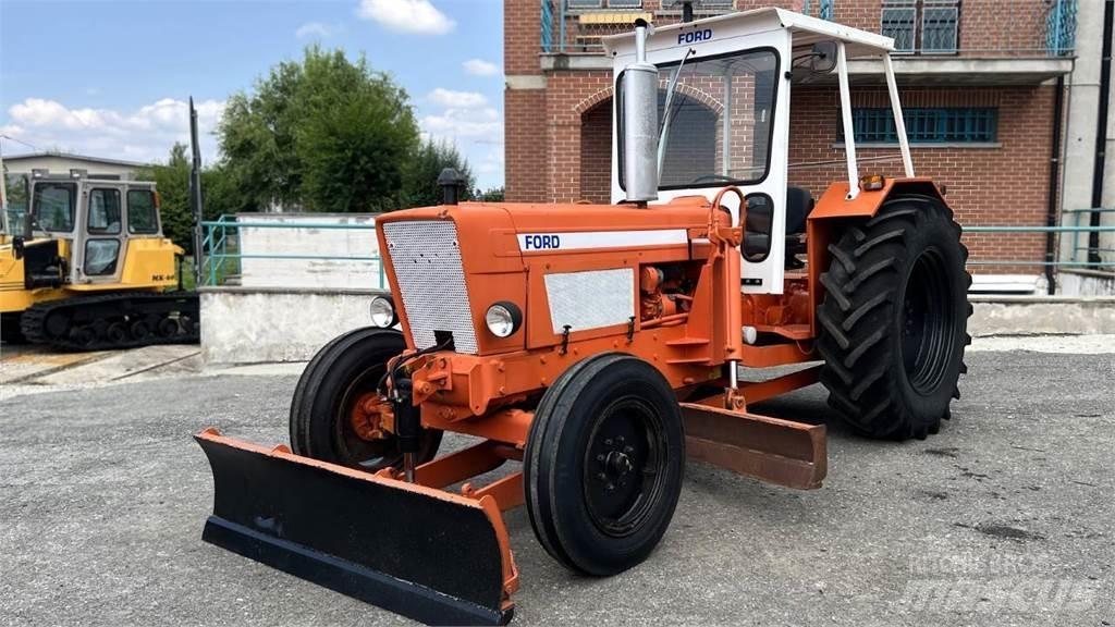 Ford 5600 4X2 Pásové dozéry