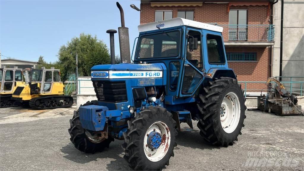 Ford 7700 4X4 Snežné pluhy, predné snežné radlice