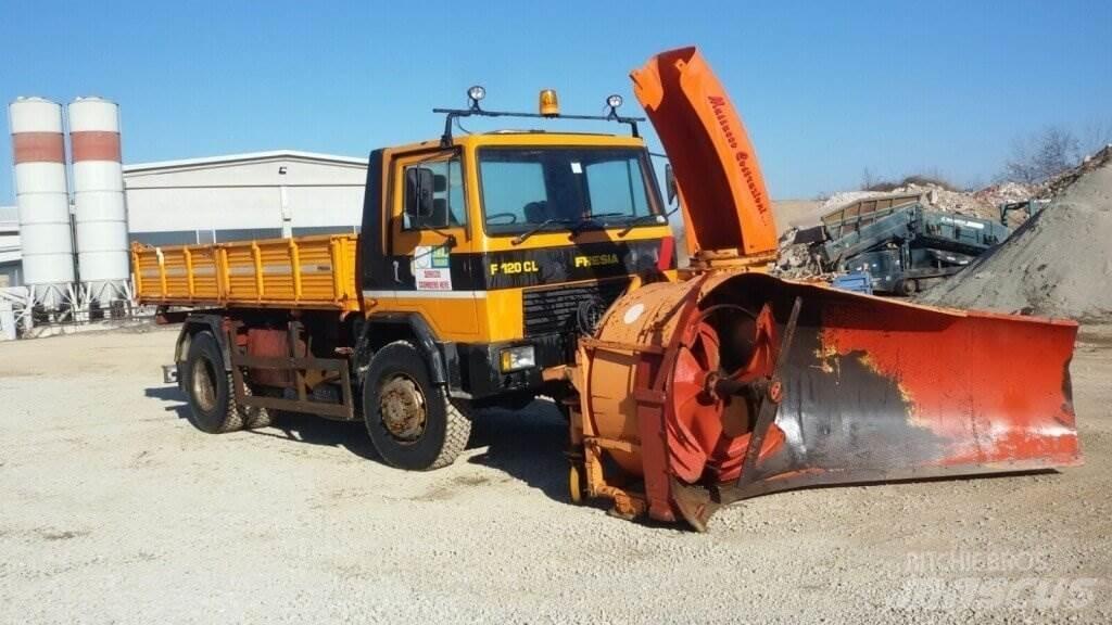  Fresia F120CL Snežné pluhy, predné snežné radlice