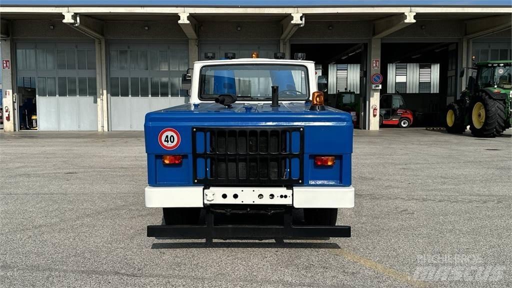  Fresia F60 4X4 Snežné pluhy, predné snežné radlice