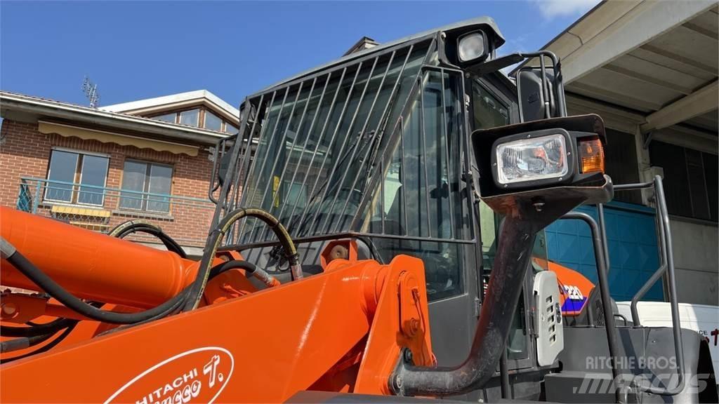 Hitachi ZW220-5B Kolesové nakladače