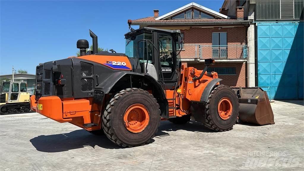 Hitachi ZW220-6 Kolesové nakladače