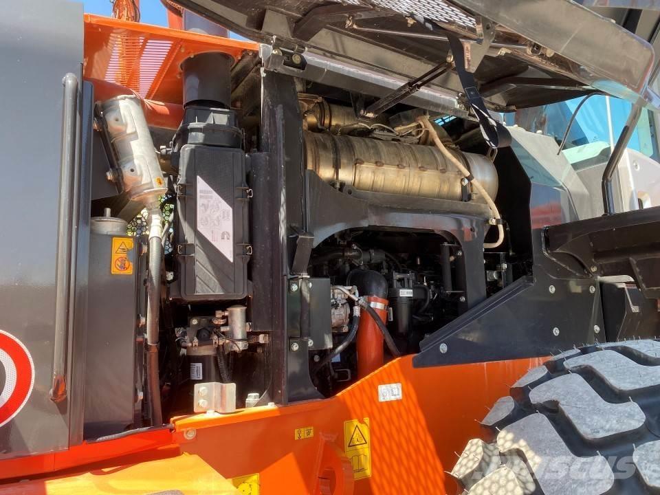 Hitachi ZW250-6 Kolesové nakladače