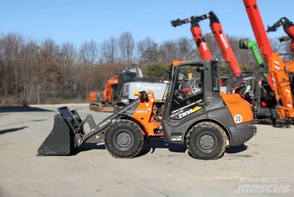Hitachi ZW95 Kolesové nakladače