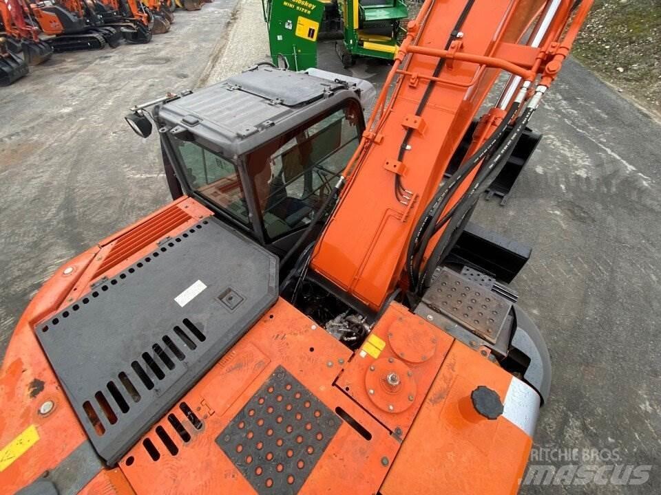 Hitachi ZX225 USBLC Pásové rýpadlá