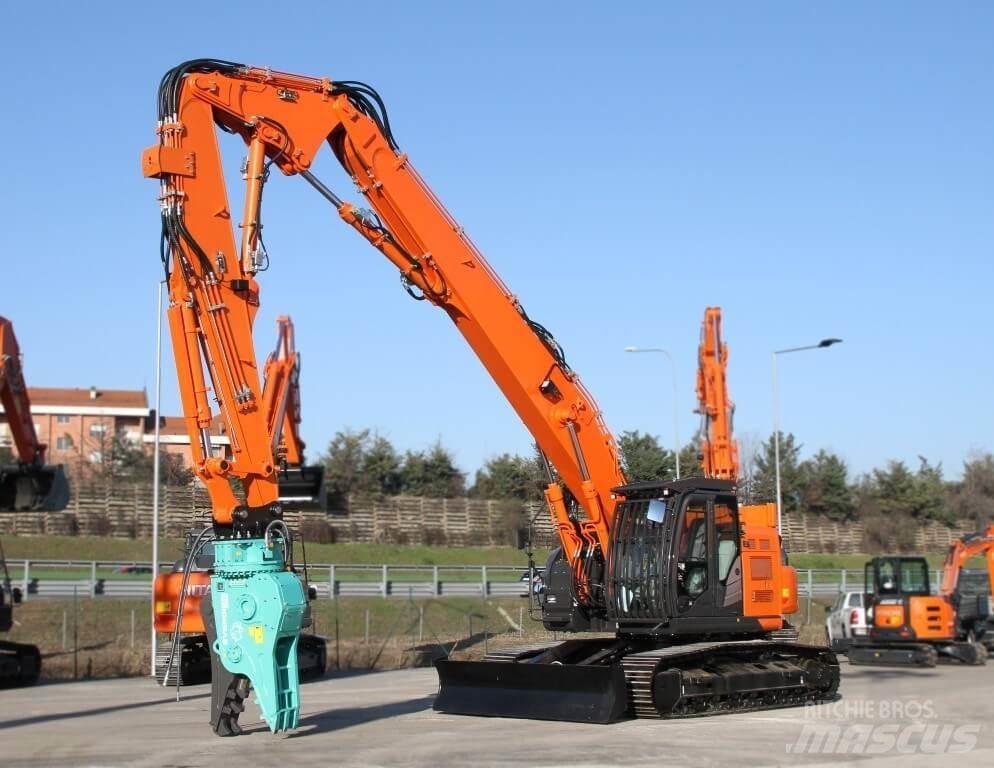 Hitachi ZX225USLC-6 Pásové rýpadlá