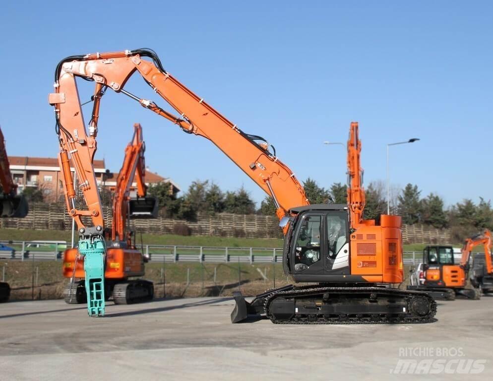 Hitachi ZX225USLC-6 Pásové rýpadlá