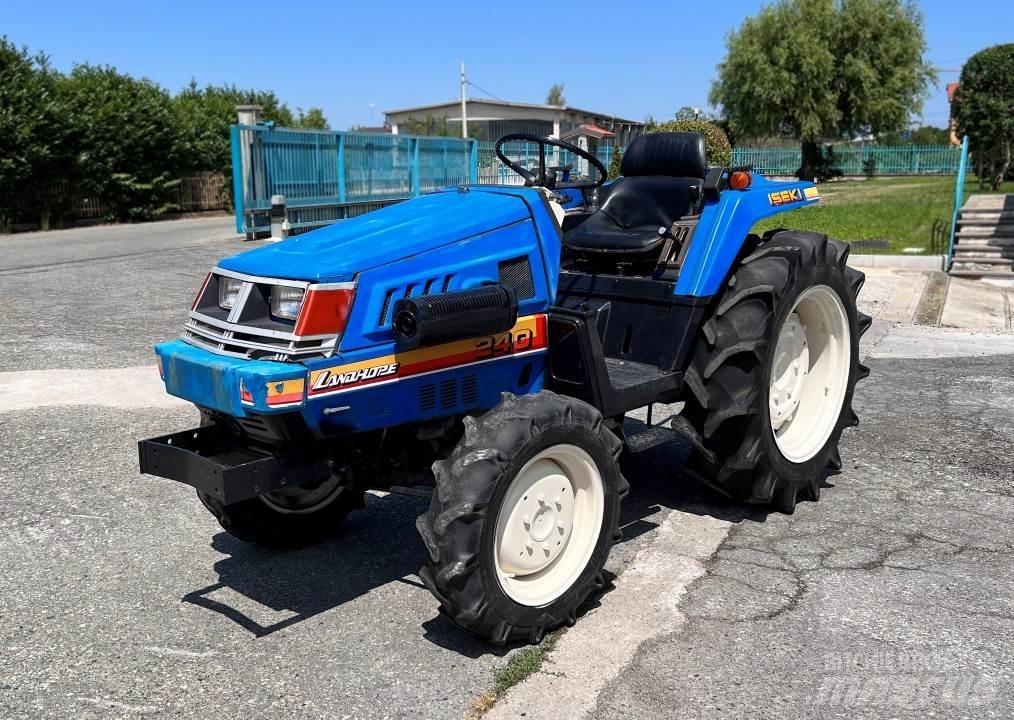 Iseki 240 4x4 Snežné pluhy, predné snežné radlice