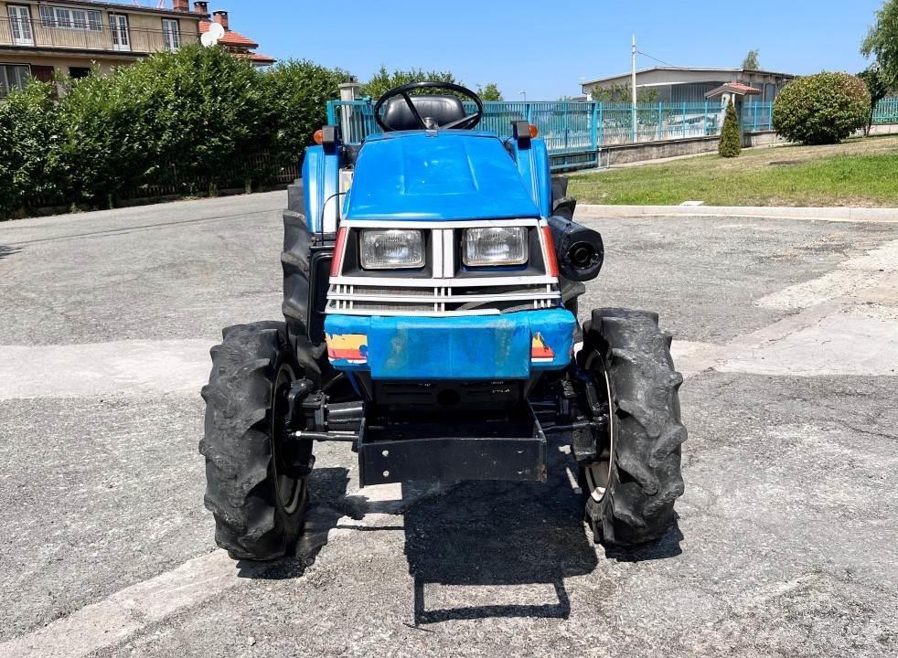 Iseki 240 4x4 Snežné pluhy, predné snežné radlice