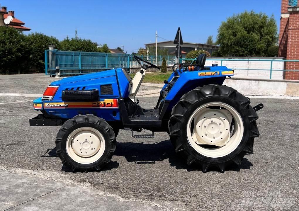 Iseki 240 4x4 Snežné pluhy, predné snežné radlice