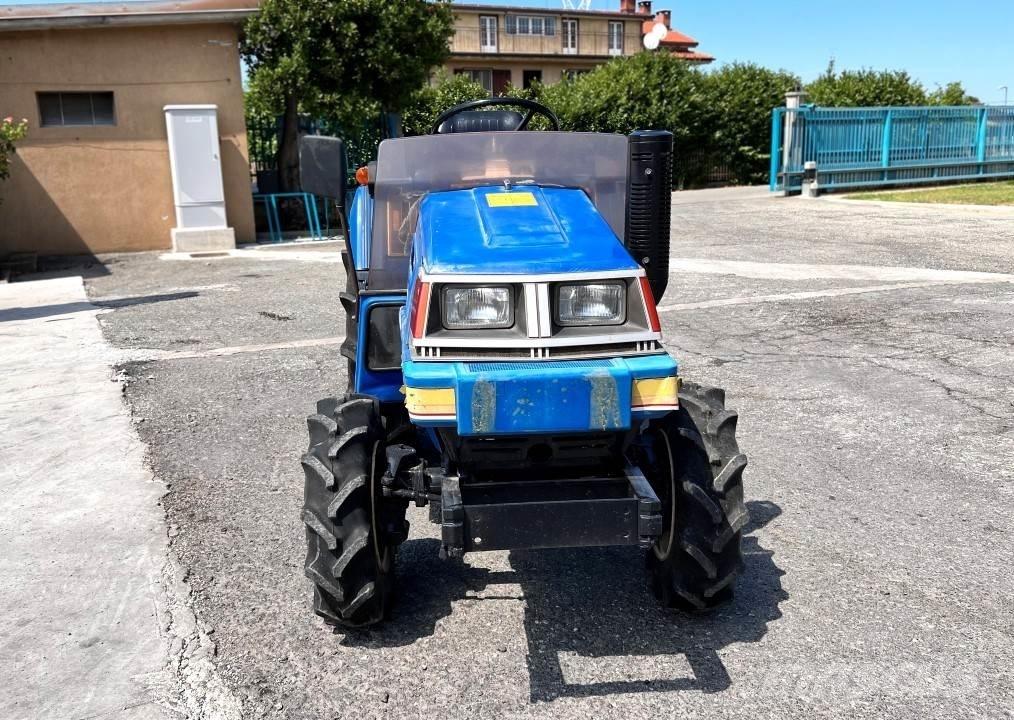Iseki TU170F 4x4 Snežné pluhy, predné snežné radlice