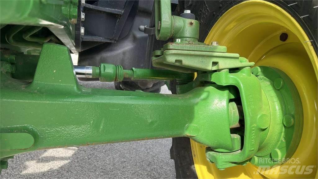 John Deere 6090MC 4X4 Snežné pluhy, predné snežné radlice