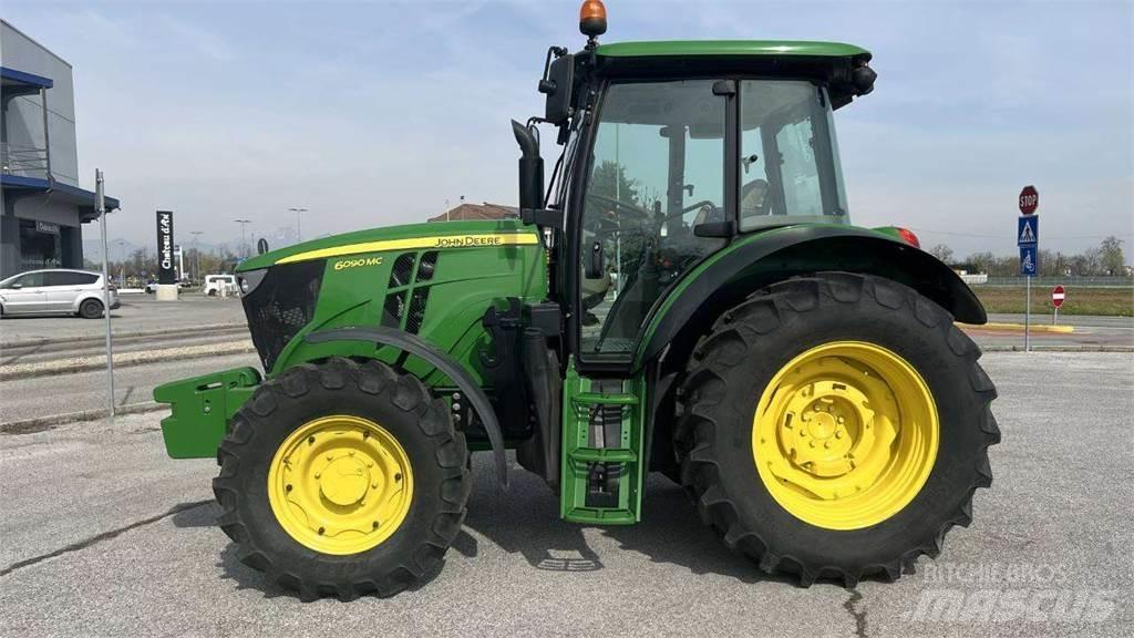 John Deere 6090MC 4X4 Snežné pluhy, predné snežné radlice
