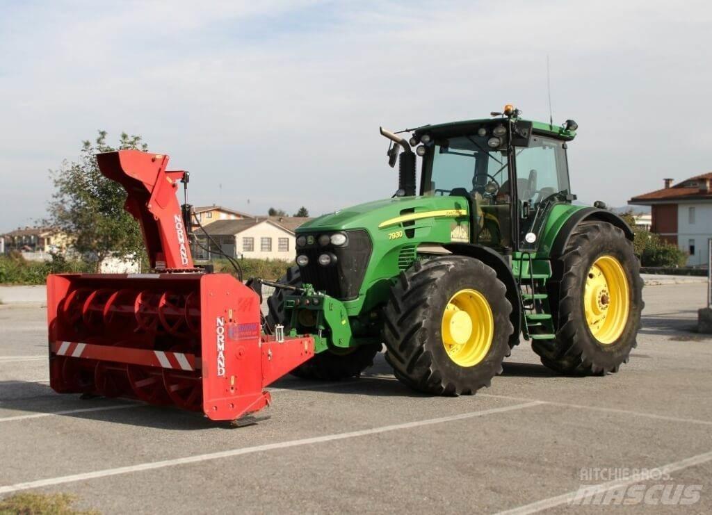 John Deere 7930 4X4 Snežné pluhy, predné snežné radlice