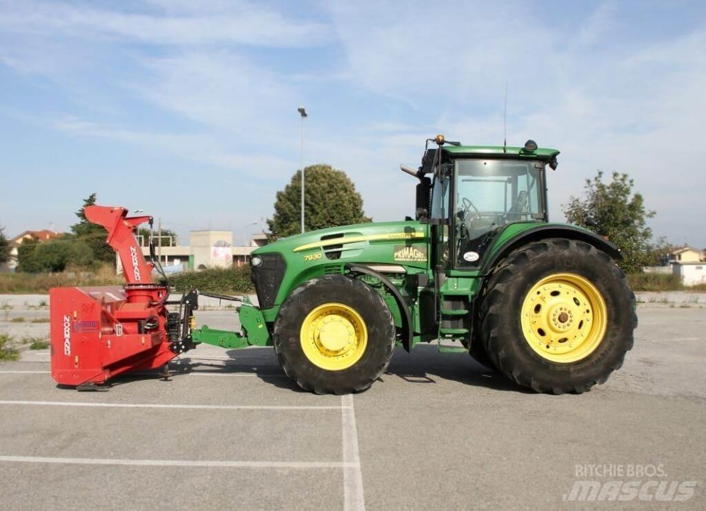 John Deere 7930 4X4 Snežné pluhy, predné snežné radlice