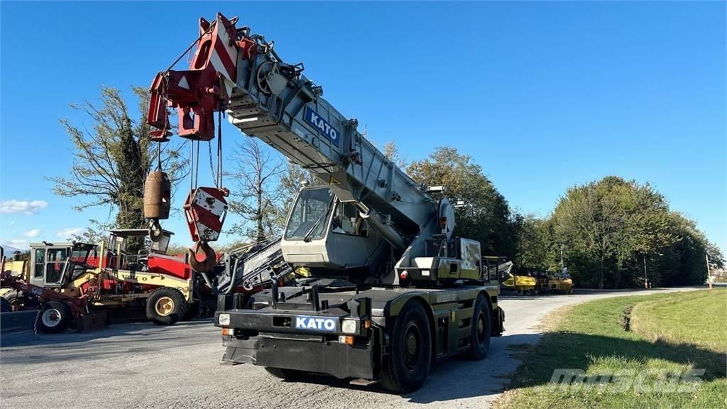Kato KR 22H-11 4x4 Univerzálne terénne žeriavy