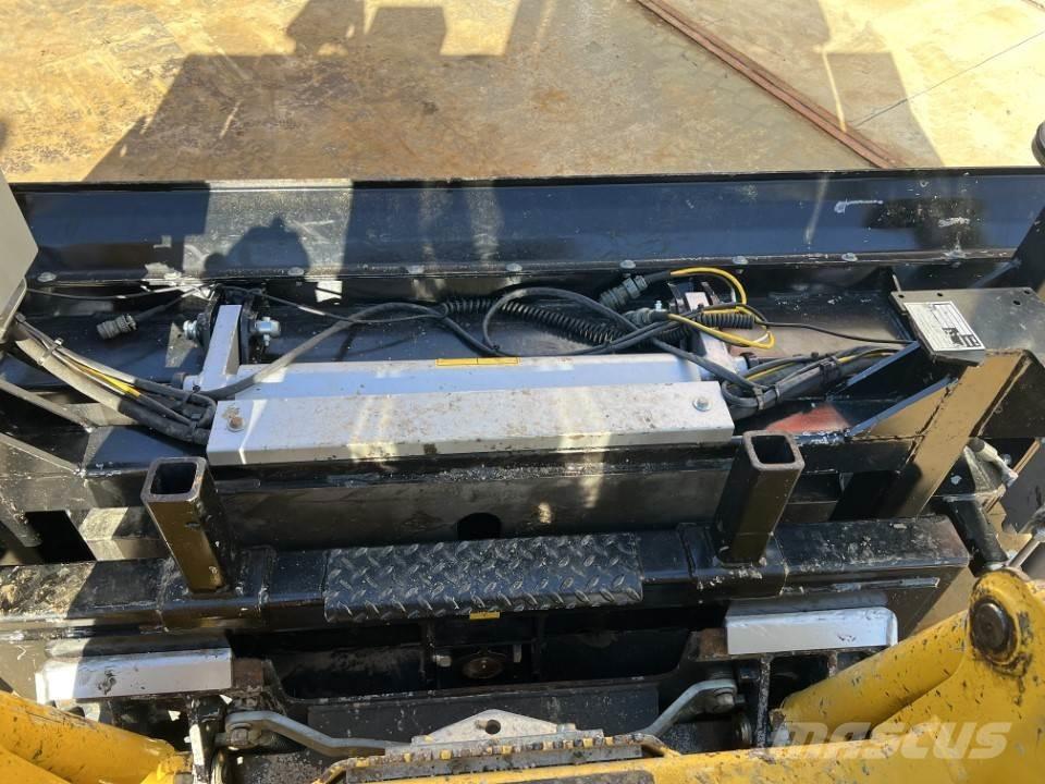 Komatsu CK 20 HF Šmykom riadené nakladače