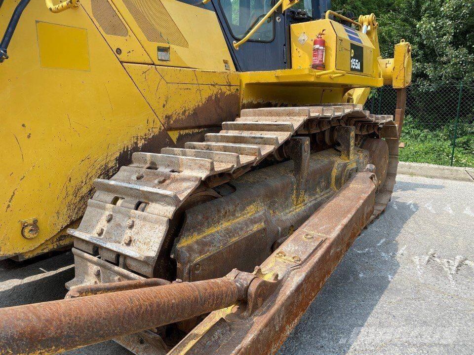 Komatsu D155A-3 Pásové dozéry