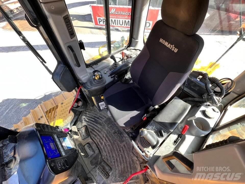 Komatsu D65 Pásové dozéry