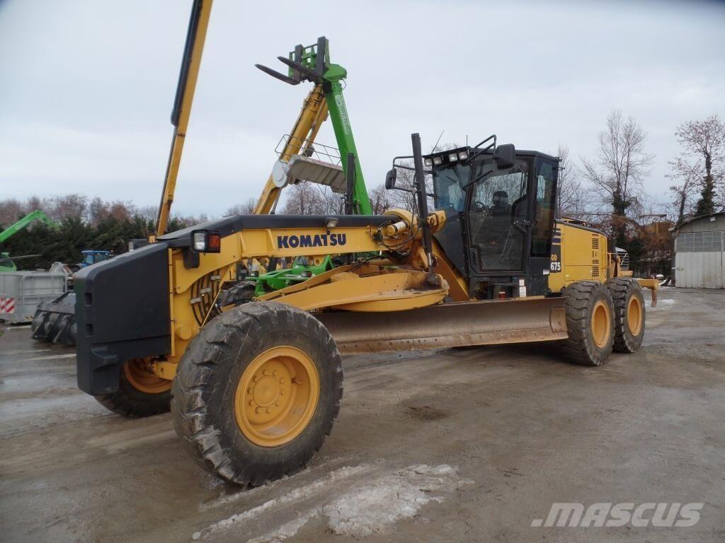 Komatsu GD675-5 Pásové dozéry