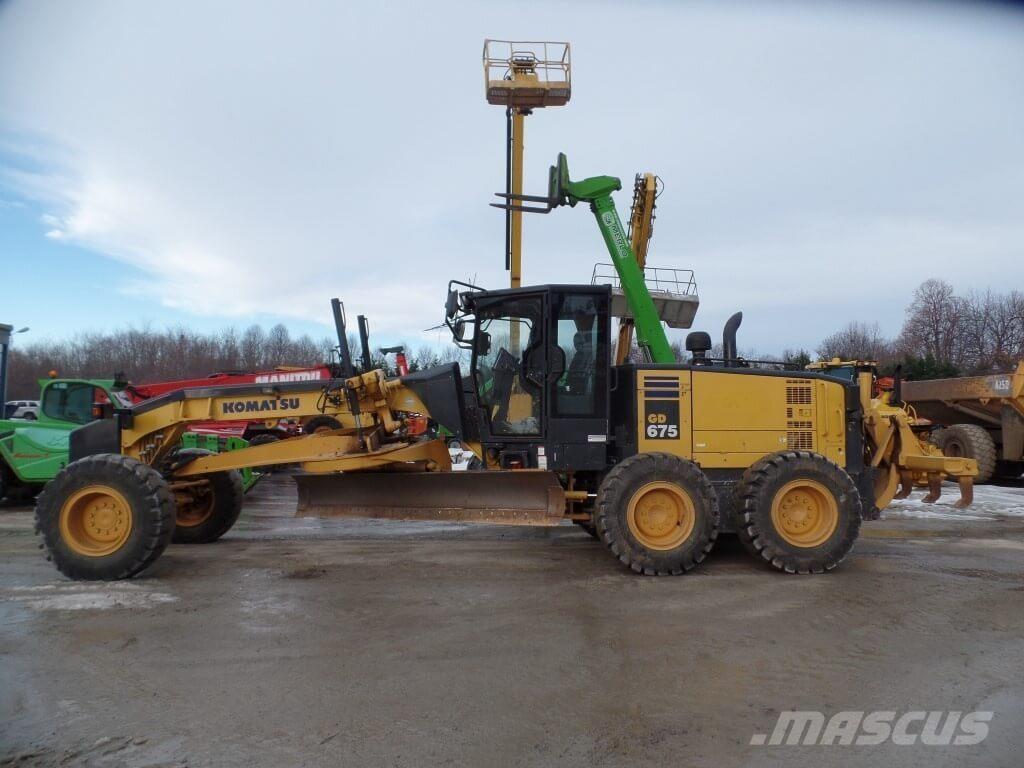 Komatsu GD675-5 Pásové dozéry