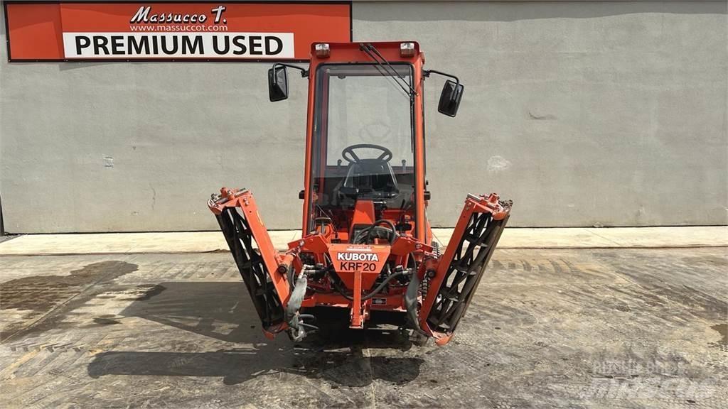 Kubota F2400 4X4 Snežné pluhy, predné snežné radlice