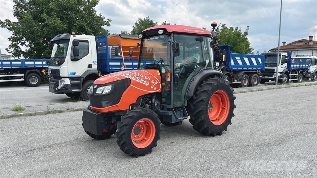 Kubota M8540N 4X4 Snežné pluhy, predné snežné radlice