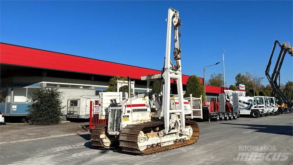 Liebherr RL 22 B Potrubné zariadenia