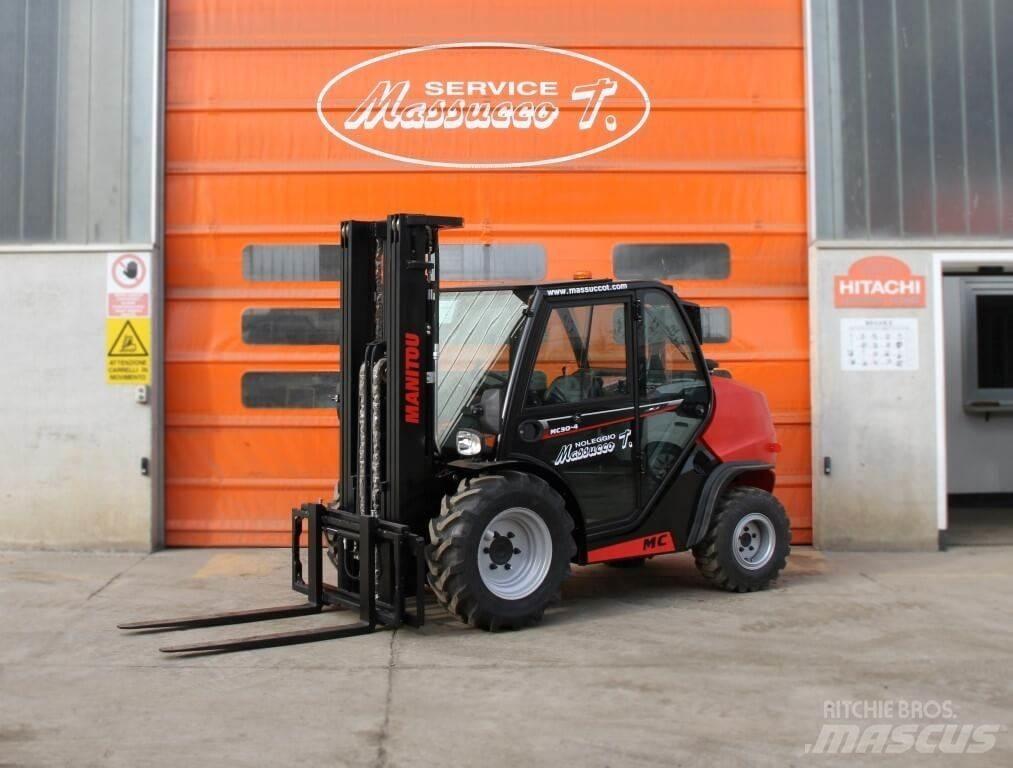 Manitou MC30-4 DK 4X4 Terénne vysokozdvižné vozíky