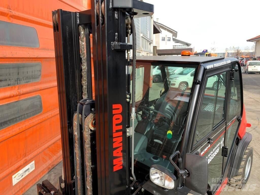 Manitou MC30-4 DK 4X4 Terénne vysokozdvižné vozíky
