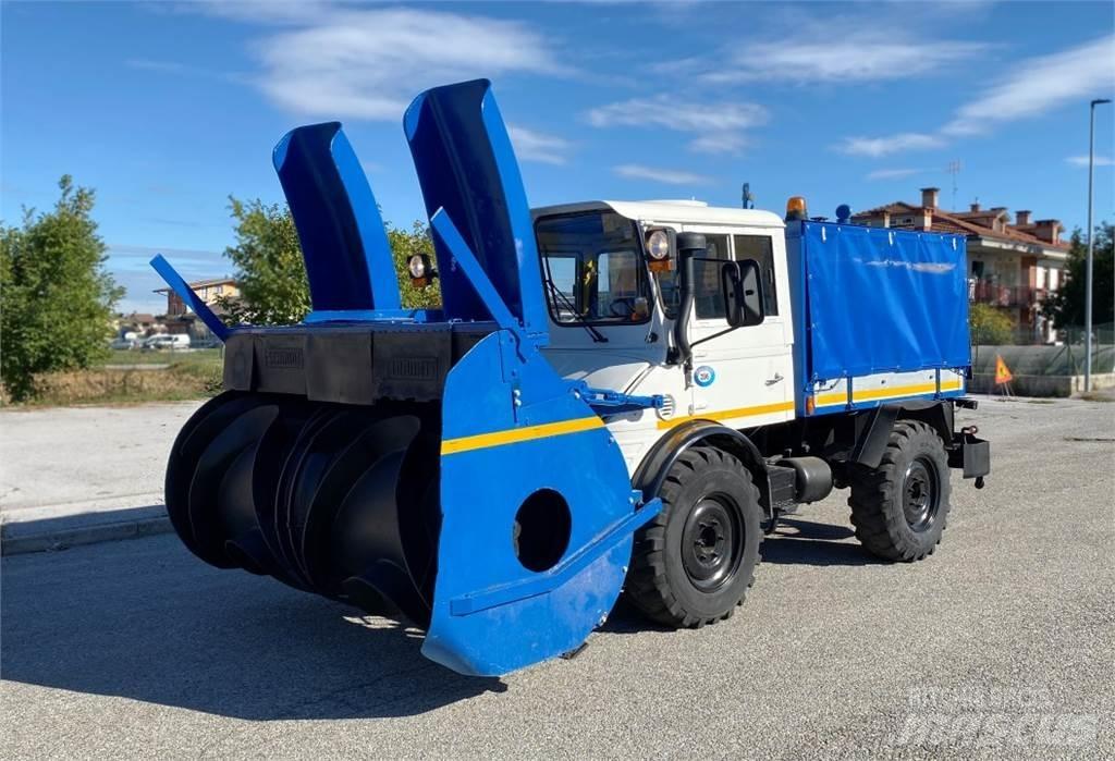 Mercedes-Benz UNIMOG Snežné pluhy, predné snežné radlice