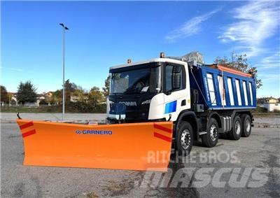Scania P500 XT 8X4 Snežné pluhy, predné snežné radlice