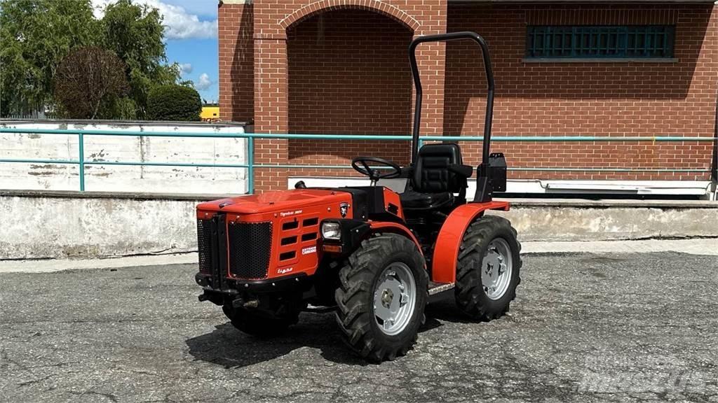  Tigretrac 3800 4x4 Snežné pluhy, predné snežné radlice