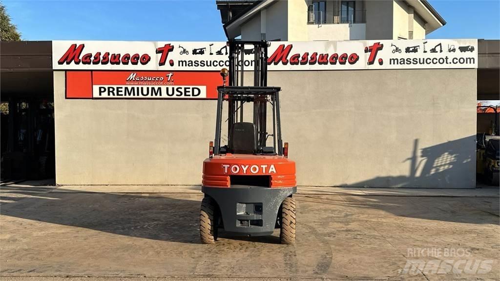 Toyota 02-5FD40 Dieselové vozíky